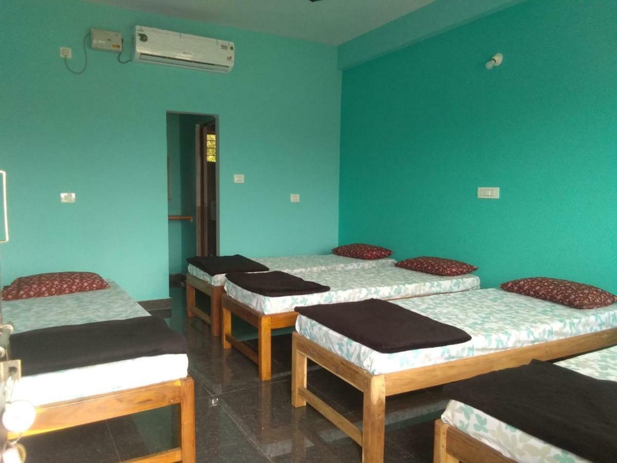 M G Cottage & Dormitory Gokarna  Exterior photo